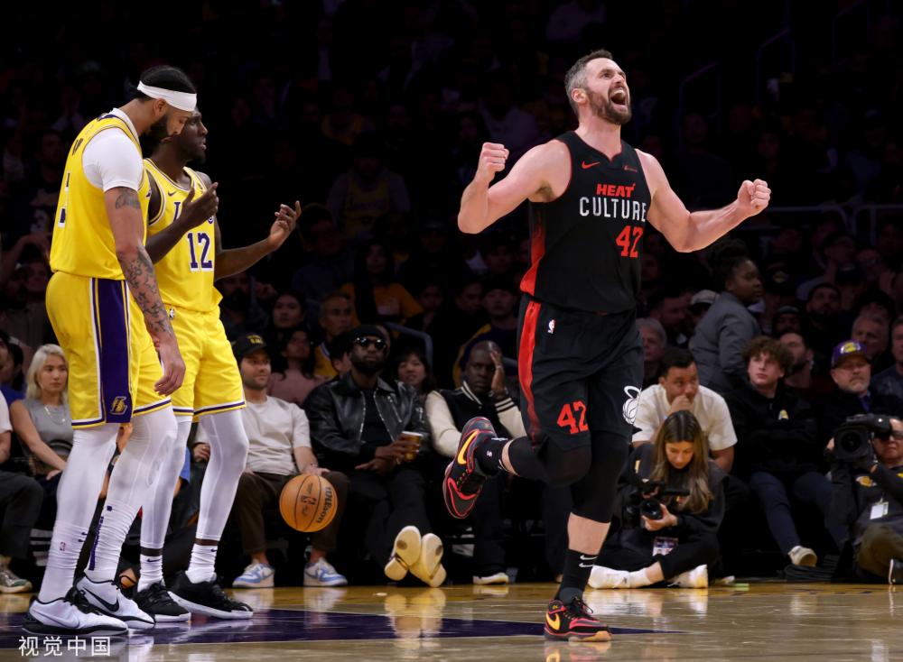 网友的目光 网友的目光